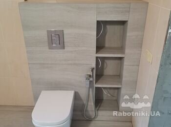 Інсталяція із поличками з підсвіткою.