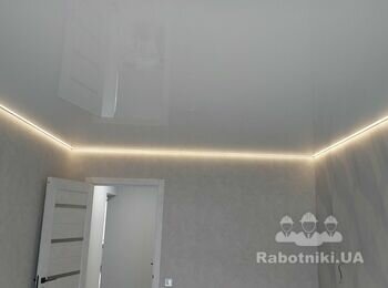 ширяюча натяжна стеля з led-стрічкою