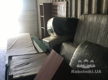 Виніс меблів вантажниками
