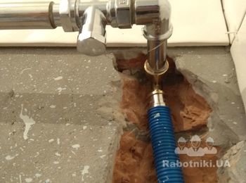 Установочный уголок и гильза TECE на трубу KAN, удлиннитель нержавейка, дальше всё в хроме, в стиль полотенца, ну и запорные краны под шестигранник с американками
