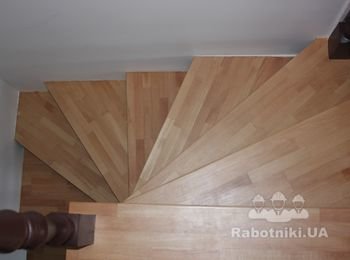 Лестница с забежными ступенями