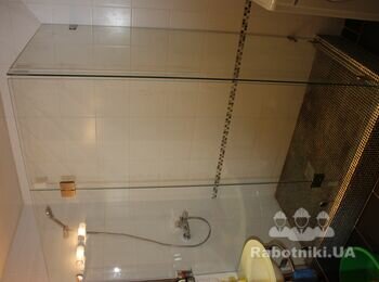 Цельностеклянная душевая кабина