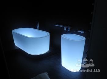 Ванна и умывальник в подсветке