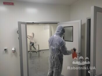 Дезінфекція приміщень фармацевтичного складу