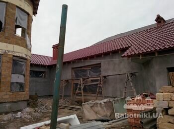 Ул. Дмитрия Донского. Оесса. Монтаж кровли на доме и заборе из керамической черепицы