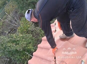 Сухой лиман Одесса. Монтаж кровли из керамической черепицы