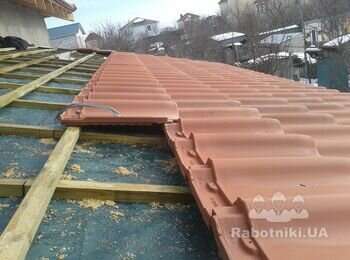 Сухой лиман Одесса. Монтаж кровли из керамической черепицы