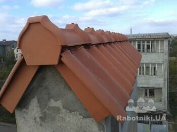 Сухой лиман Одесса. Монтаж кровли из керамической черепицы