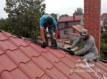 Ул.Бригадная Одесса. Монтаж кровли из металлочерепицы