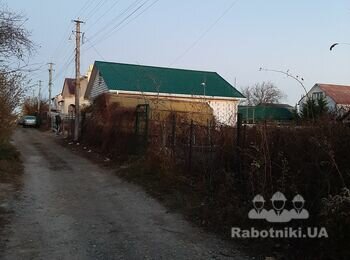 Сухой лиман Одесса. Монтаж кровли из металлочерепицы, монтаж подшивки свесов и водостоков