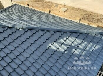 Черноморск. Одесса. Монтаж кровли из металлочерепицы в комплексе