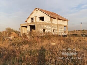 Обьект возле рынка Яма Одесса. Монтаж кровли из металлочерепицы