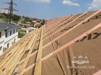 Ул.Авдеевская Одесса. Монтаж кровли из профнастил