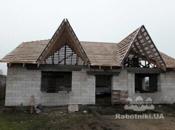 с. Дачное Одеская обл. Монтаж кровли из металлочерепицы.
