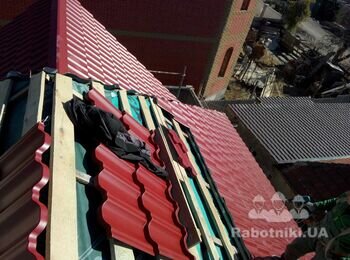Ул.Ванцети Одесса. Монтаж кровли из металлочерепицы