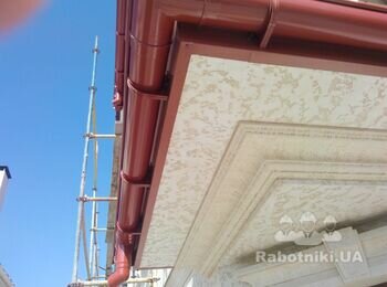 Переулок Елочный Одесса Монтаж подшивы свесов и водостока
