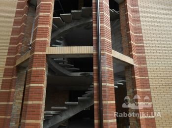 лестницы бетонные на одном косоуре. 
от 4000гр.за 1метр подъема