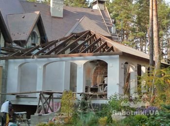Беседка для барбекю. Открытая (декоративная) стропильная система.
Все фото беседки можно посмотреть здесь http://pragma.in.ua/nashi-raboty/besedka-dlja-barbekyu.html