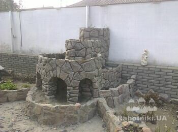 Фонтан зведений з бутового каменю