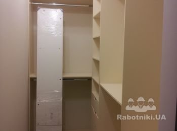 установка и сборка мебели в гардеробной