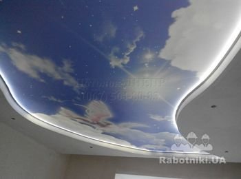 Натяжной потолок с фотопечатью и подсветкой.