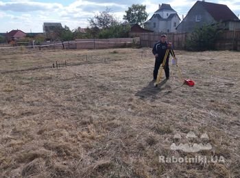 Нивелировка и разбивка участка под дом