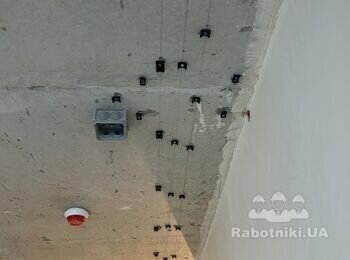 Пристрілка монтажних кріплень для кабелю.