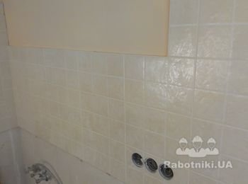 Укладка плитки в кухне.
