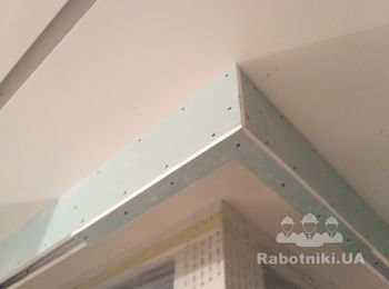 Примыкание должно быть с цельного куска кипсокартона.