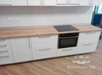 Кухня 
Фасады МДФ Пленочный Белый Матовый
Фрезеровка Рамка с Выборкой
LED подсветка 45°
ДСП Egger Дуб Канзас Коричневый 18мм
Кромка на видимых торцах 2мм, остальная 0.5мм
ДВП Кроношпан Белый
Столешница Egger Дуб Галифакс Натуральный
Подьемники BLUM Aventos HF
Направляющие BLUM Tandem
Петли BLUM со встроенным Blumotion (доводчик)
Сушка Inoxa рамочная
Плинтус Рехау Алюминий,
Цоколь Алюминий
Мусорные ведра Мюллер