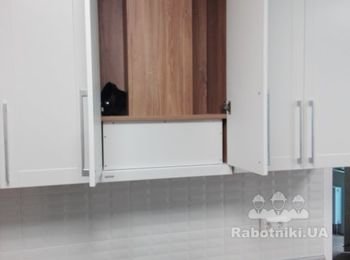 Кухня 
Фасады МДФ Пленочный Белый Матовый
Фрезеровка Рамка с Выборкой
LED подсветка 45°
ДСП Egger Дуб Канзас Коричневый 18мм
Кромка на видимых торцах 2мм, остальная 0.5мм
ДВП Кроношпан Белый
Столешница Egger Дуб Галифакс Натуральный
Подьемники BLUM Aventos HF
Направляющие BLUM Tandem
Петли BLUM со встроенным Blumotion (доводчик)
Сушка Inoxa рамочная
Плинтус Рехау Алюминий,
Цоколь Алюминий
Мусорные ведра Мюллер