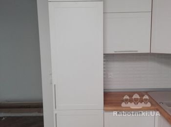 Кухня 
Фасады МДФ Пленочный Белый Матовый
Фрезеровка Рамка с Выборкой
LED подсветка 45°
ДСП Egger Дуб Канзас Коричневый 18мм
Кромка на видимых торцах 2мм, остальная 0.5мм
ДВП Кроношпан Белый
Столешница Egger Дуб Галифакс Натуральный
Подьемники BLUM Aventos HF
Направляющие BLUM Tandem
Петли BLUM со встроенным Blumotion (доводчик)
Сушка Inoxa рамочная
Плинтус Рехау Алюминий,
Цоколь Алюминий
Мусорные ведра Мюллер