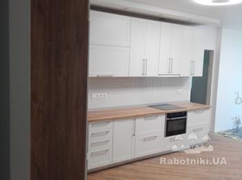Кухня 
Фасады МДФ Пленочный Белый Матовый
Фрезеровка Рамка с Выборкой
LED подсветка 45°
ДСП Egger Дуб Канзас Коричневый 18мм
Кромка на видимых торцах 2мм, остальная 0.5мм
ДВП Кроношпан Белый
Столешница Egger Дуб Галифакс Натуральный
Подьемники BLUM Aventos HF
Направляющие BLUM Tandem
Петли BLUM со встроенным Blumotion (доводчик)
Сушка Inoxa рамочная
Плинтус Рехау Алюминий,
Цоколь Алюминий
Мусорные ведра Мюллер