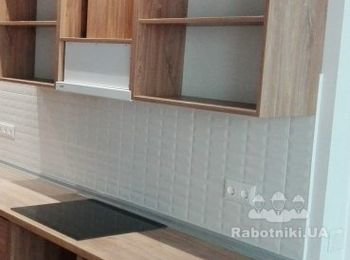 Кухня 
Фасады МДФ Пленочный Белый Матовый
Фрезеровка Рамка с Выборкой
LED подсветка 45°
ДСП Egger Дуб Канзас Коричневый 18мм
Кромка на видимых торцах 2мм, остальная 0.5мм
ДВП Кроношпан Белый
Столешница Egger Дуб Галифакс Натуральный
Подьемники BLUM Aventos HF
Направляющие BLUM Tandem
Петли BLUM со встроенным Blumotion (доводчик)
Сушка Inoxa рамочная
Плинтус Рехау Алюминий,
Цоколь Алюминий
Мусорные ведра Мюллер