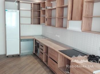Кухня 
Фасады МДФ Пленочный Белый Матовый
Фрезеровка Рамка с Выборкой
LED подсветка 45°
ДСП Egger Дуб Канзас Коричневый 18мм
Кромка на видимых торцах 2мм, остальная 0.5мм
ДВП Кроношпан Белый
Столешница Egger Дуб Галифакс Натуральный
Подьемники BLUM Aventos HF
Направляющие BLUM Tandem
Петли BLUM со встроенным Blumotion (доводчик)
Сушка Inoxa рамочная
Плинтус Рехау Алюминий,
Цоколь Алюминий
Мусорные ведра Мюллер