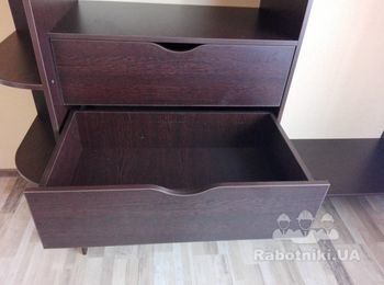 Шкаф купе гостинная. Этап 1
ДСП Кроношпан Венге Подлинный 18мм
Кромка по периметру.
Кромка на передних торцах и на нижних 2мм
Направляющие полного выдвижения
Фурнитура Хетих
Фасады выдвижных ящиков с вырезом под ручку смайл