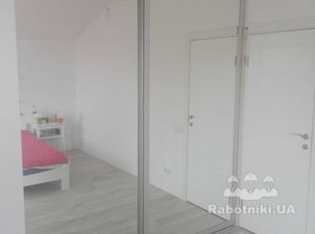Шкаф купе ниша
ДСП Кроношпан Белый 18мм
Кромка по периметру
Снизу и на видимых торцах 2мм
Направляющие полного выдвижения
Вырез под ручку смайл
Фурнитура Хетих
Система Квадро Серебро
Ролики Премиум
Наполнение дверей Зеркало Серебро