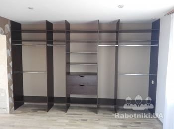 Шкаф купе Спальня. 
Система Люкс Серебро
Ролики Премиум
Наполнение Дверей ДСП CLEAF + Зеркало Графит
ДСП Кроношпан Венге Подлинный 18мм
Кромка по периметру
Кромка на передних торцах и на нижних 2мм.
Направляющие полного выдвижения
Фурнитура Хетих
Фасады выдвижных ящиков с вырезом под ручку смайл.