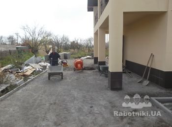 Подготовка под укладку тротуарной плитки с бетонированием основания,установка бардюра.