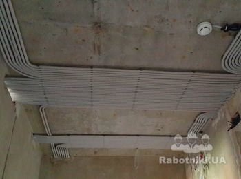 Все распределительные коробки (дозы),по требованию заказчика, были вынесены в коридор поэтому даже с такой задачей мы справились вот-так.