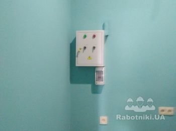 Електрощит атоматичного підігріву повітря в приміщені стоматологічного центра.