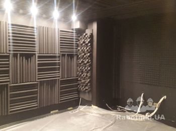 Грамотное распределение акустических материалов помогло нашему клиенту в дальнейшем наслаждаться всеми прелестями музыкального сопровождения.