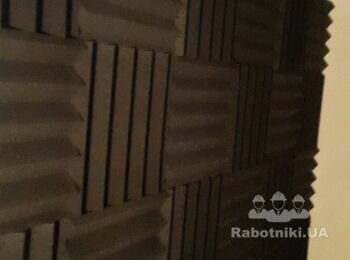 Звукокоррекция переговорной комнаты.