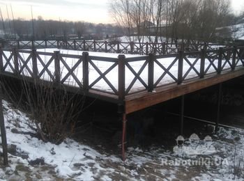 Установка свай под площадки и дома