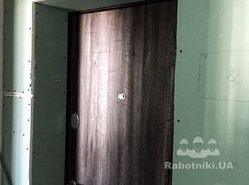 та самая дверь