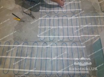На этот раз мы столкнулись с задачею сделать теплый пол для ванны площадью 2 м2. Под покрытие плитка идеально подходит электрический кабель на мате Nexans Millimat 150. Он имеет защита от влаги и электромагнитного излучения