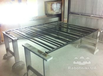 Секция забора из профильных труб перед покраской.