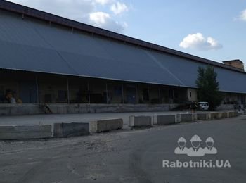 Ремонт кровли и устройство навесов рамп склада.