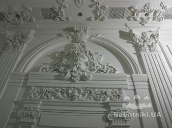 Лепнина на стенах в доме