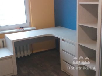 Стол в детскую ул. Урловская